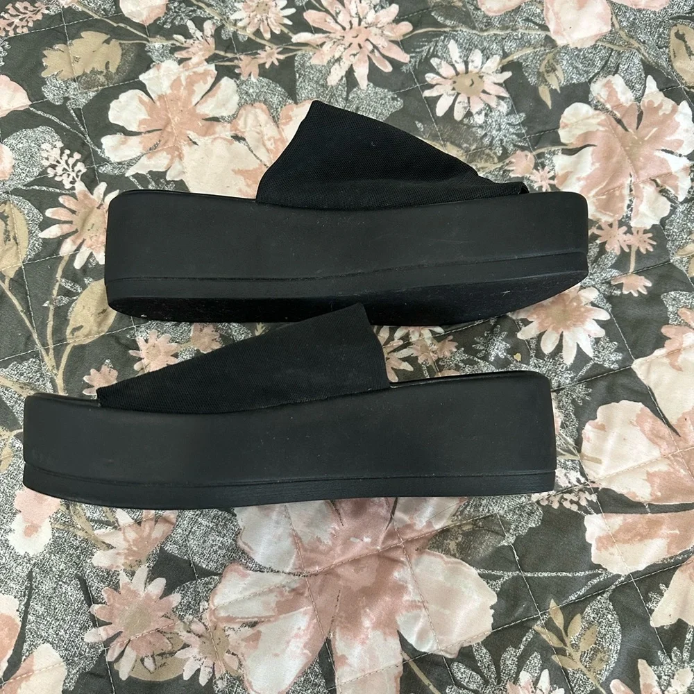 Steve Madden Black Slide Sandals Women’s Size 6 Flat Minimalist Slip On Platform - Picture 3 of 6